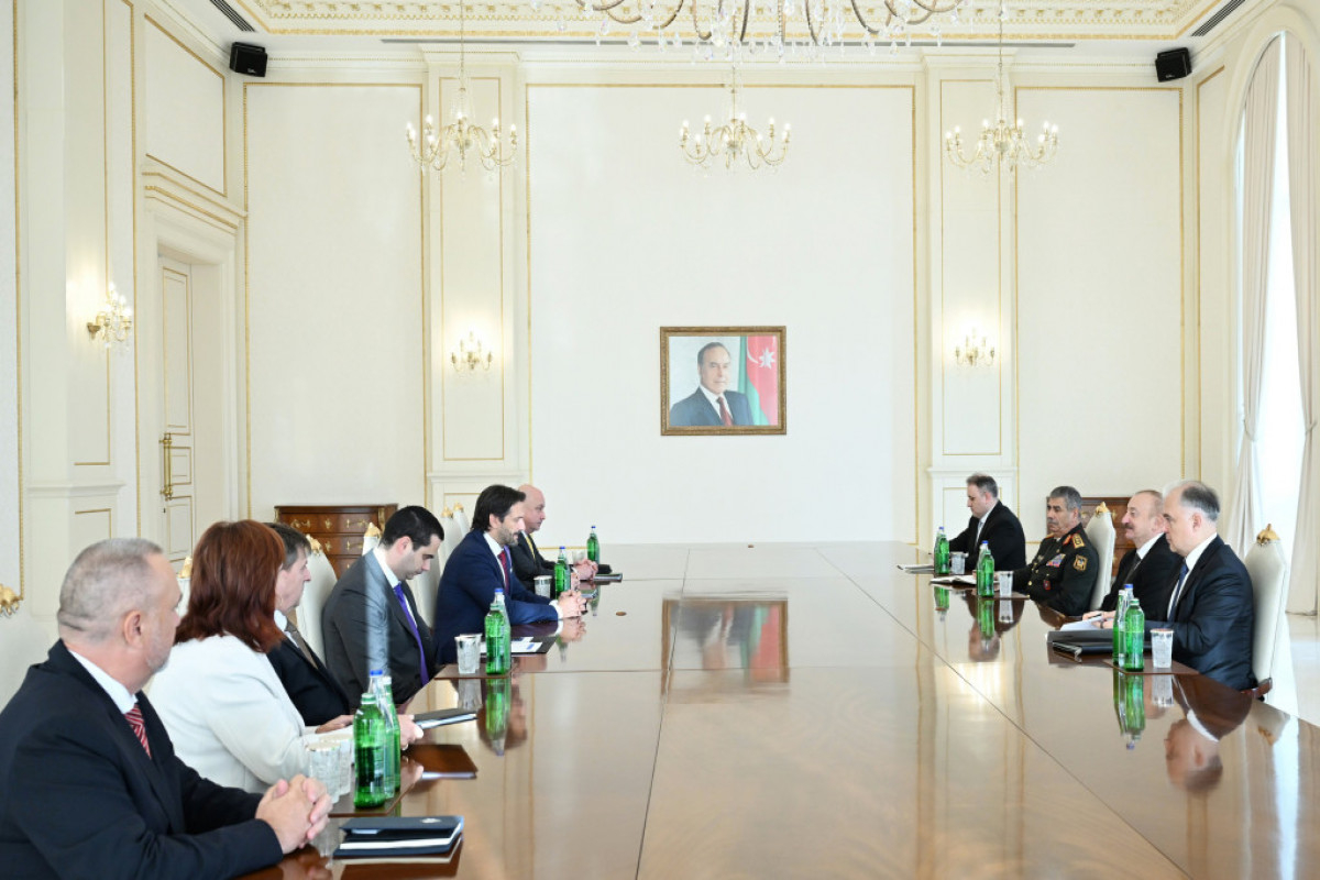 Prezident İlham Əliyev Slovakiya müdafiə nazirini qəbul edib