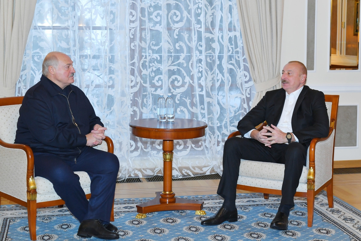 Azərbaycan və Belarus prezidentləri Sankt-Peterburqda görüşüb