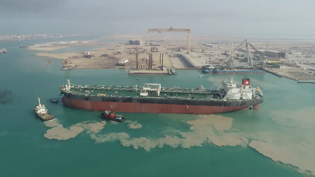 ABŞ blokadası İranın neft ixracını çətinləşdirir: Tehran nefti köhnə tanker gəmilərində saxlamağa məcbur qalır — FT