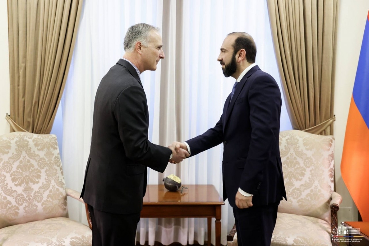 Mirzoyan discussed regional issues with Louis Bono