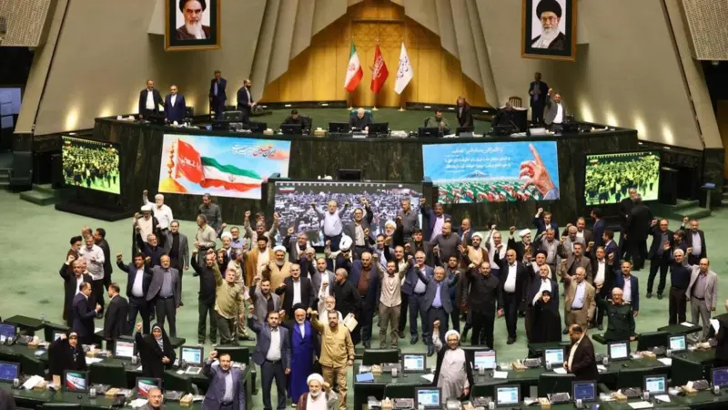 نایب رئیس مجلس ایران: نامه نمایندگان مجلس برای ساخت سلاح هسته‌ای هفته آینده بررسی می‌شود