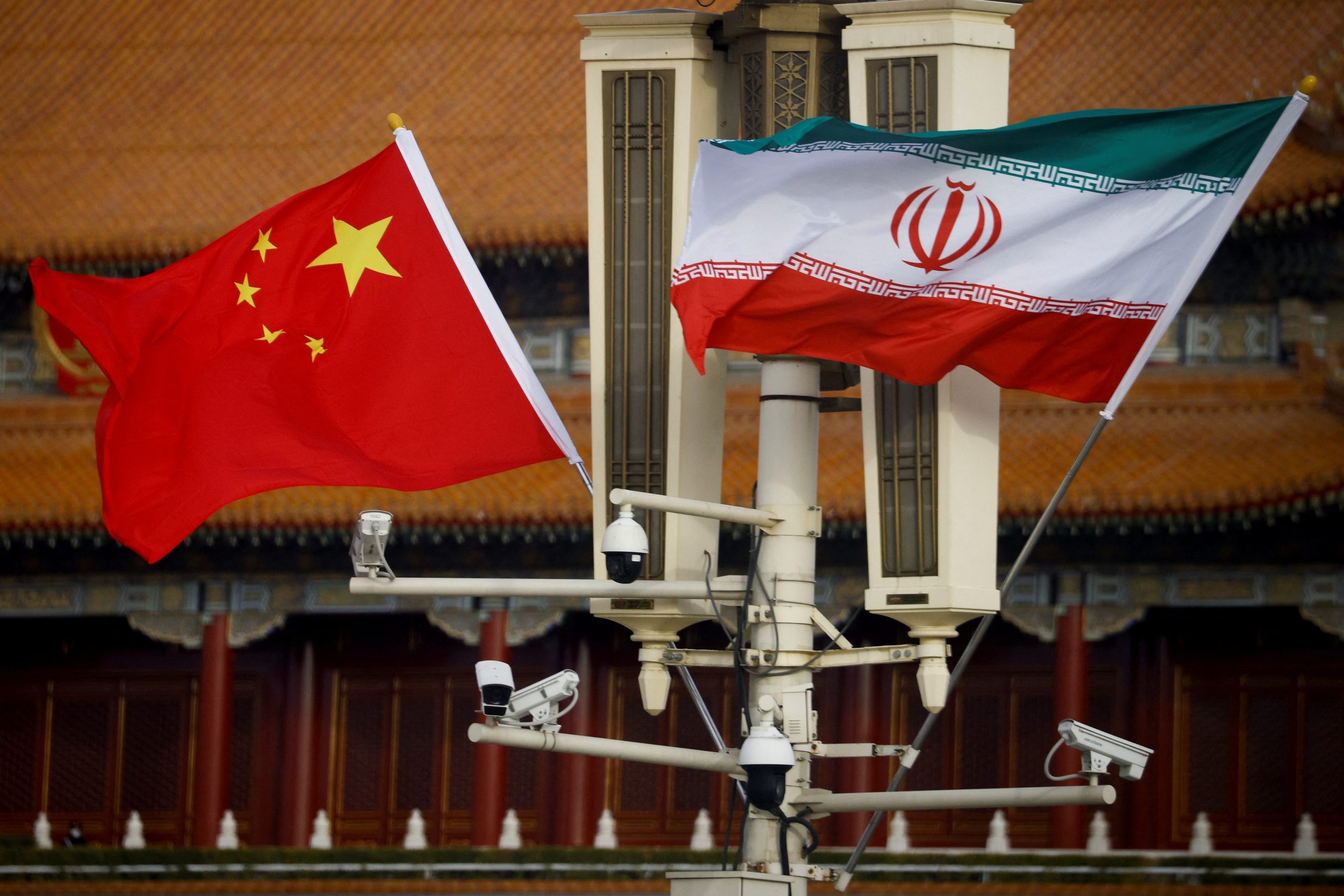 Iran avoids sanctions with the help of China