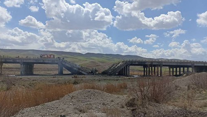 اتوبان و پل بین میانه، مراغه و هشترود بمباران شد (تصویر)
