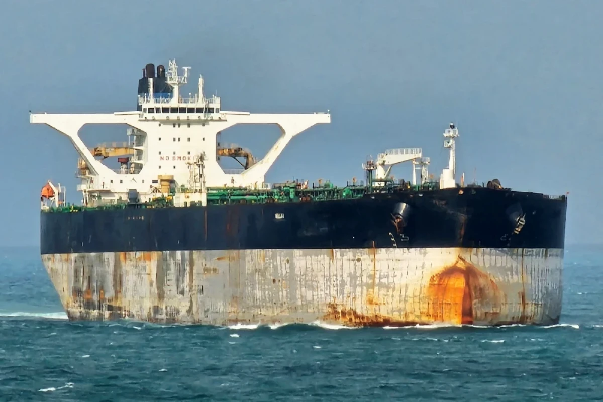 Britaniya Rusiyanın "kölgə donanması"na aid tankerin ələ keçirilməsində iştirak edib
