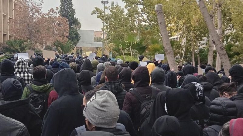 İranda etirazlar davam edir - 17 universitetdə etiraz aksiyaları keçirildi