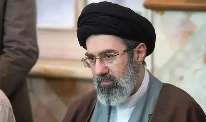 جناح خامنه‌ای در تلاش برای حذف لاریجانی‌ها