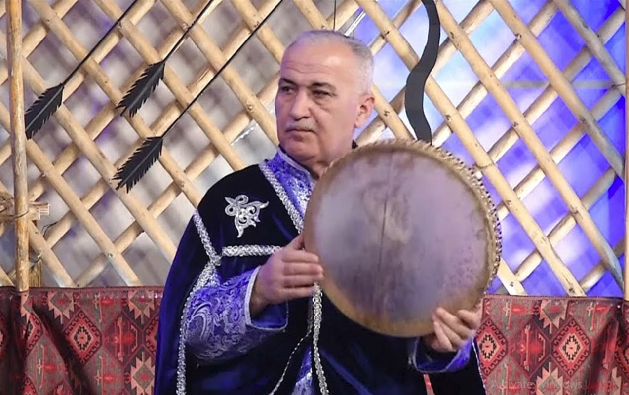 بازداشت و بازجویی چند ساعته خواننده آذربایجانی در فرودگاه به هنگام بازگشت از ایران