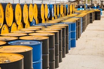 کاهش قیمت نفت در آستانه اعلام جزئیات طرح اقتصادی آمریکا علیه ایران