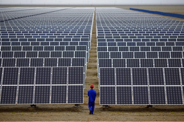 قرارداد آذربایجان و امارات برای ساخت نیروگاه‌های خورشیدی و بادی در مرز آذربایجان جنوبی
