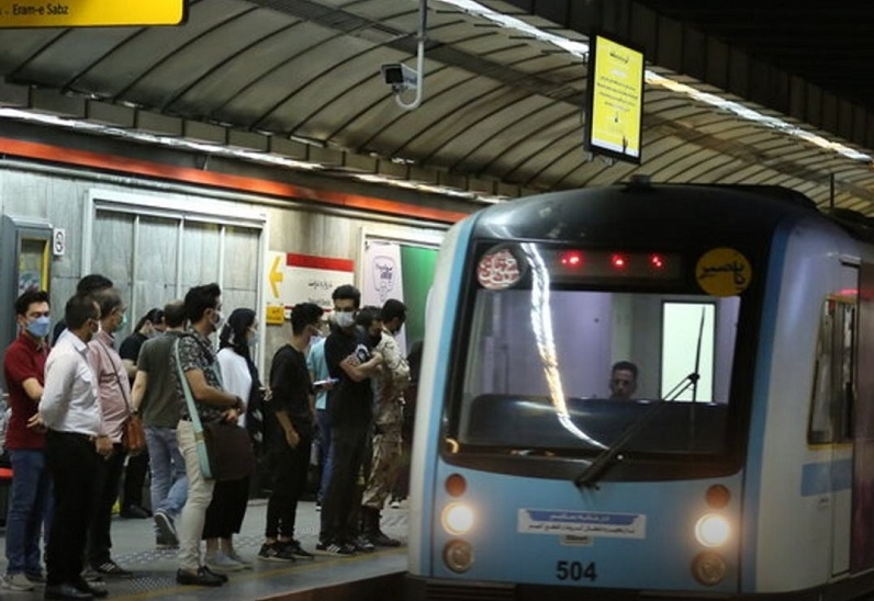 Tehran metrosunda qadın intihar etdi