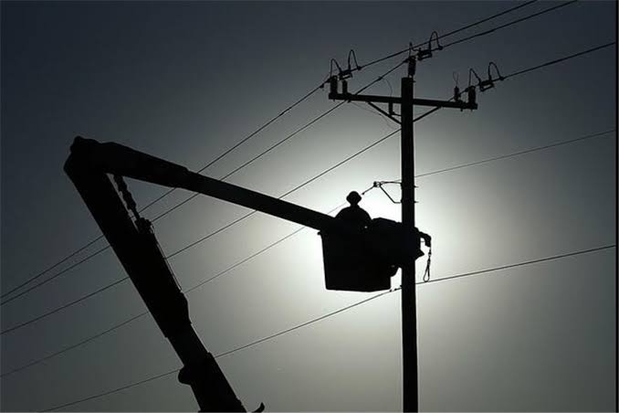 پس از مشهد، «در تهران هم برق برخی کارخانه‌ها قطع می‌شود