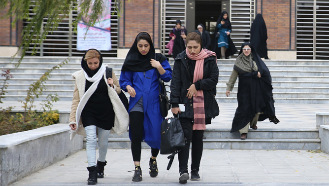 وزارت علوم برای پوشش اجباری دانشجویان در ایران دستور صادر کرد