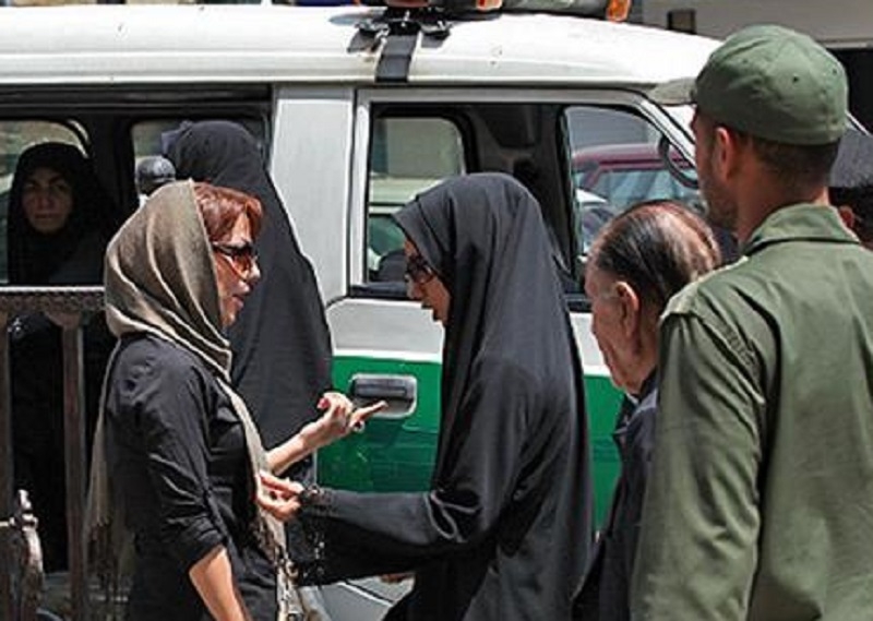 Tehranda hicaba görə 50 tələbə cəzalandırıldı