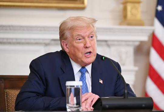 Trump ABŞ-ın Hörmüz boğazı yaxınlığında “geniş və güclü” zərbələr endirdiyini bildirib