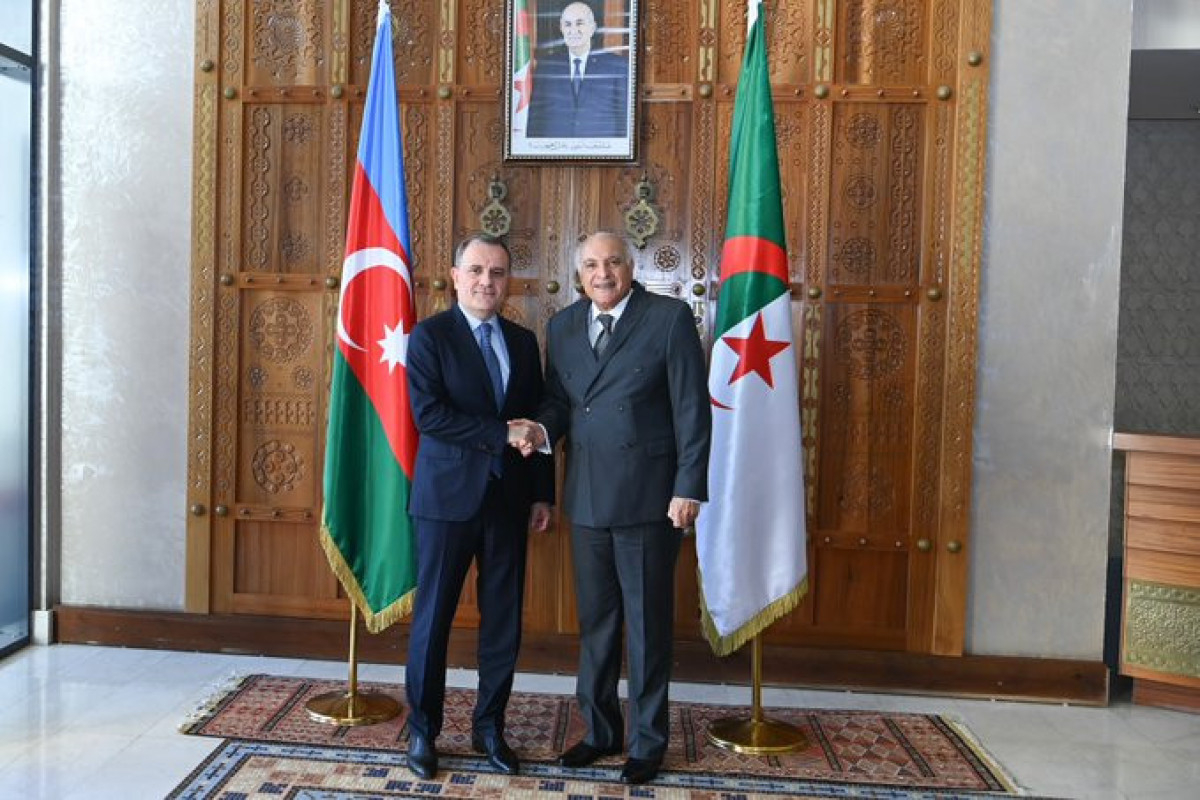 Azərbaycan və Əlcəzair XİN başçıları əlaqələrin genişləndirilməsini müzakirə edib