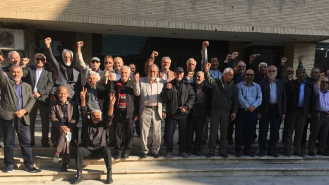اعتراض بازنشستگان به گرانی و تورم: سفره‌های ما خالی است