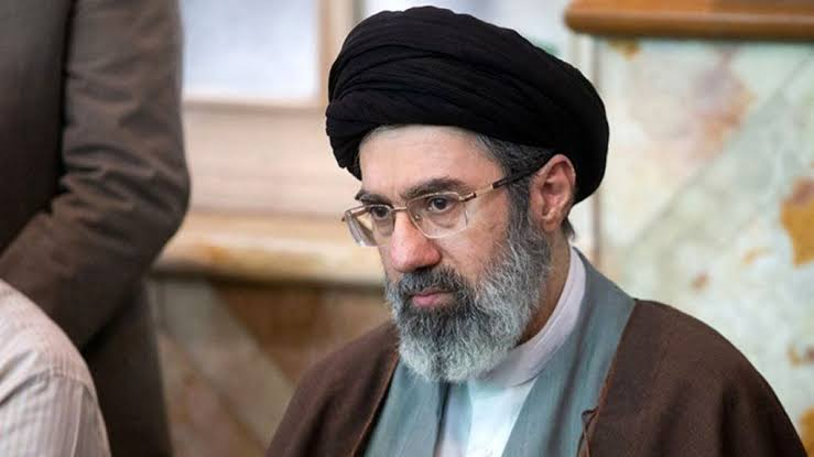 رسانه‌های بریتانیا: مجتبی خامنه‌ای «بیهوش» است و قادر به اداره کشور جنگ‌زده نیست