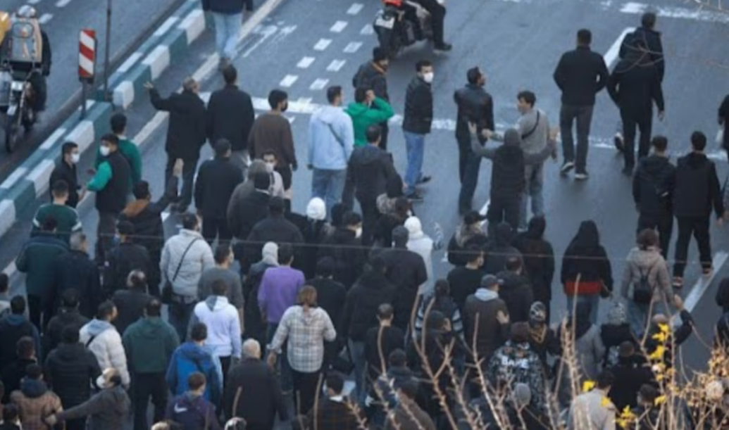 تجمع‌های اعتراضی در ایران به افزایش قیمت‌ها برای دومین روز ادامه یافت