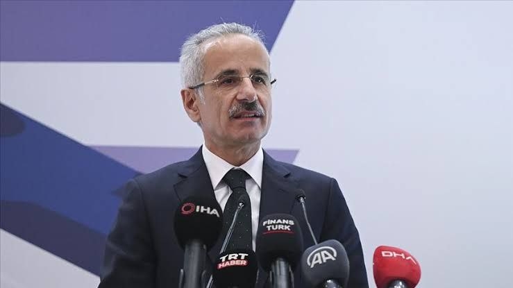 وزیر حمل‌و‌نقل ترکیه: هلیکوپتر حامل رئیسی یا ترانسپوندر نداشت یا خاموش شده بود
