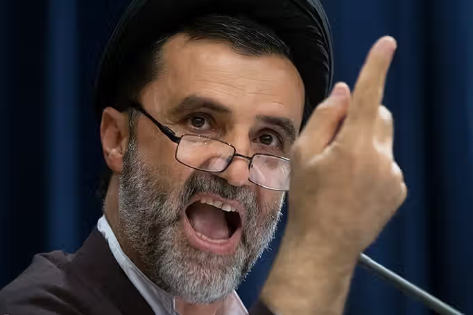 نماینده تهران، ترکیه و پاکستان را «نوکران آمریکا» خواند و گفت عربستان با آویزان شدن به آنها نمی‌تواند نجات یابد
