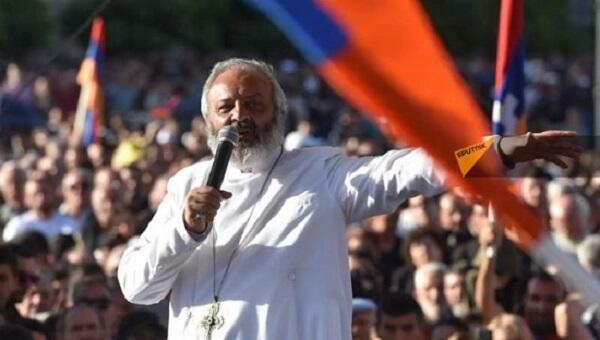 تجمع مخالفان عادی‌سازی روابط ارمنستان با آذربایجان
