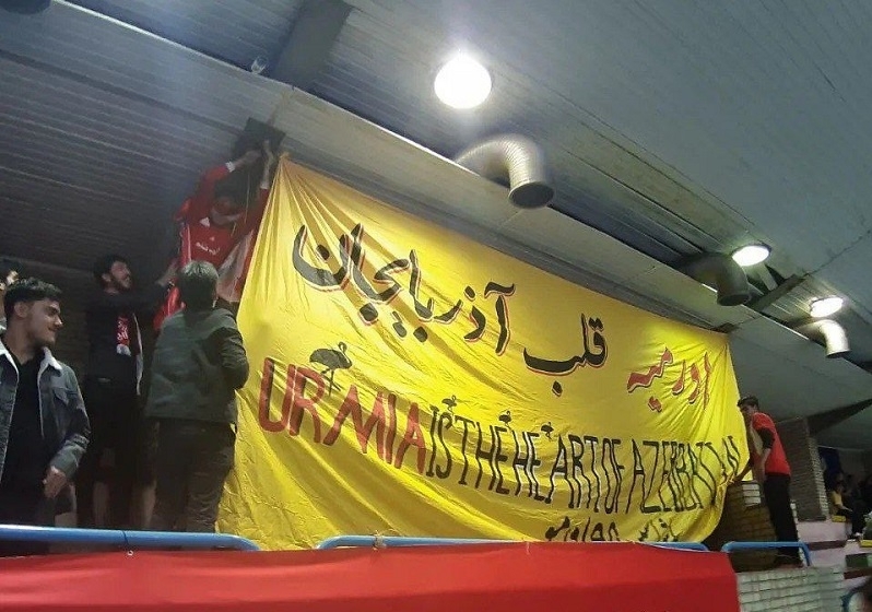 A banner with national slogan was raised in Tehran