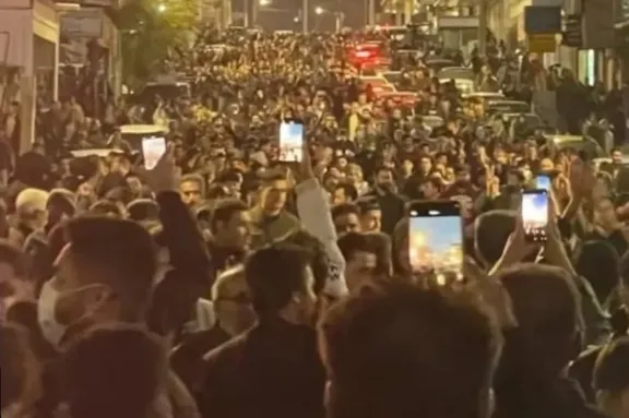 İranın şimal-şərqindəki etiraz eyləmlərində böyük izdihamın toplaşdığı bildirilir