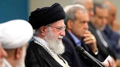 خامنه‌ای تیمی برای تعیین سیاست‌ در مذاکره با آمریکا تشکیل داده