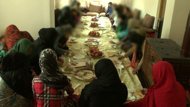 İranda qadın sığınacaqları bir-bir bağlanır
