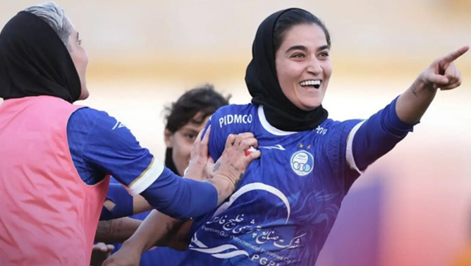 İran Futbol Liqası qadınların futbol oyunlarına kişilərin girişini qadağan edib