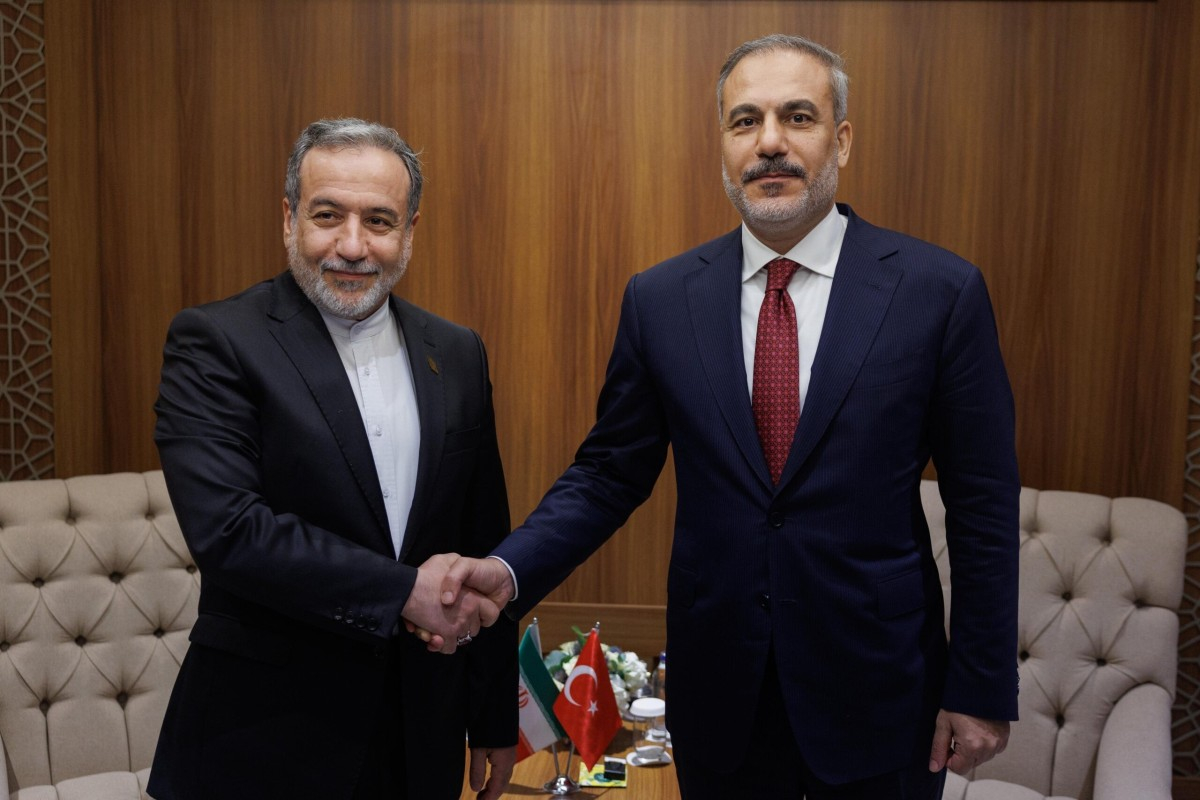 Hakan Fidan Abbas Əraqçi ilə atəşkəsi müzakirə edib