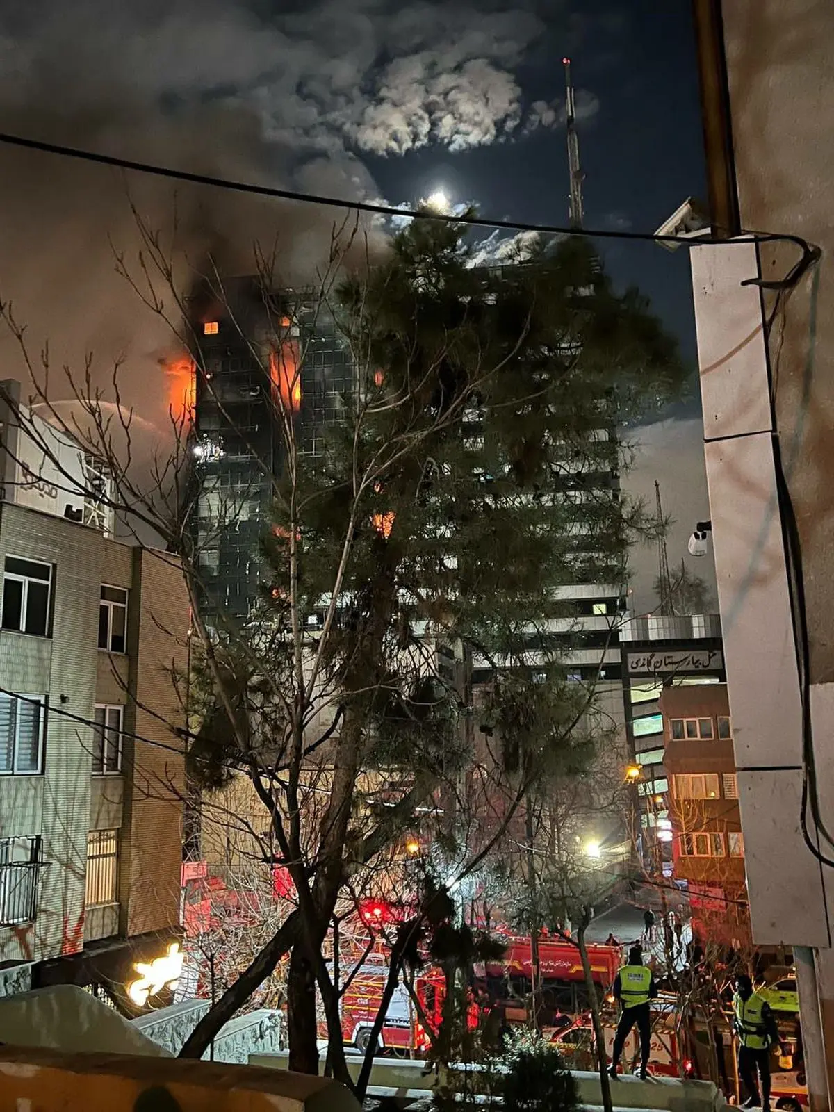 Tehranda  xəstəxana yanıb