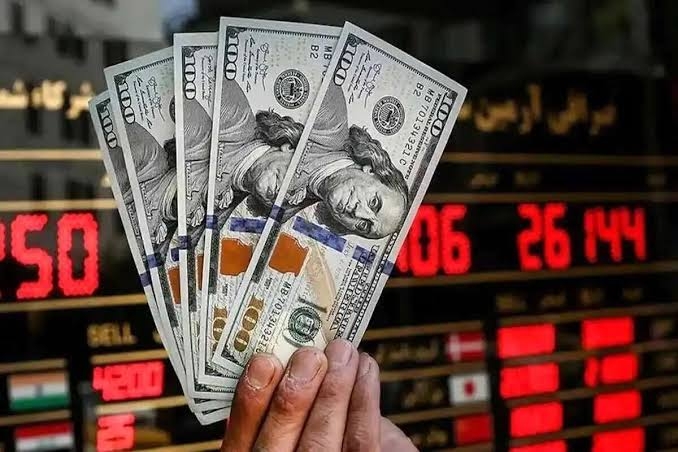 اتاق بازرگانی ایران هشدار داد: منتظر دلار ۱۶۵ هزار تومانی باشید