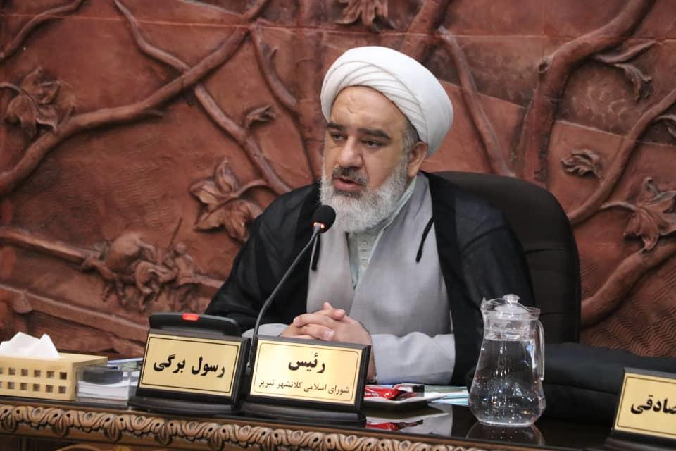 پاسخ عضو شورای شهر تبریز به تحریفات صداوسیمای ایران: مادر من اصلاً فارسی بلد نیست؛ بچه‌هایم تورکی حرف می‌زنند