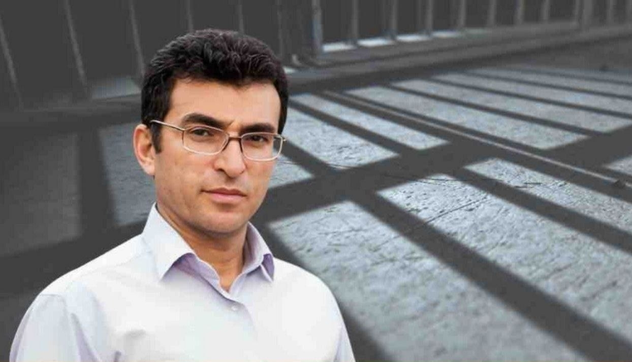 «یوروش مهرعلی‌بیگلو» در تماسی کوتاه از بازداشت خود در اداره اطلاعات تبریز خبر داد