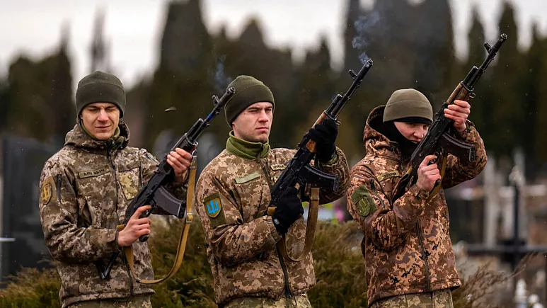 استخدام سرباز برای اوکراین؛ داوطلبان تا ۳۴۰۰ یورو در ماه حقوق می گیرند