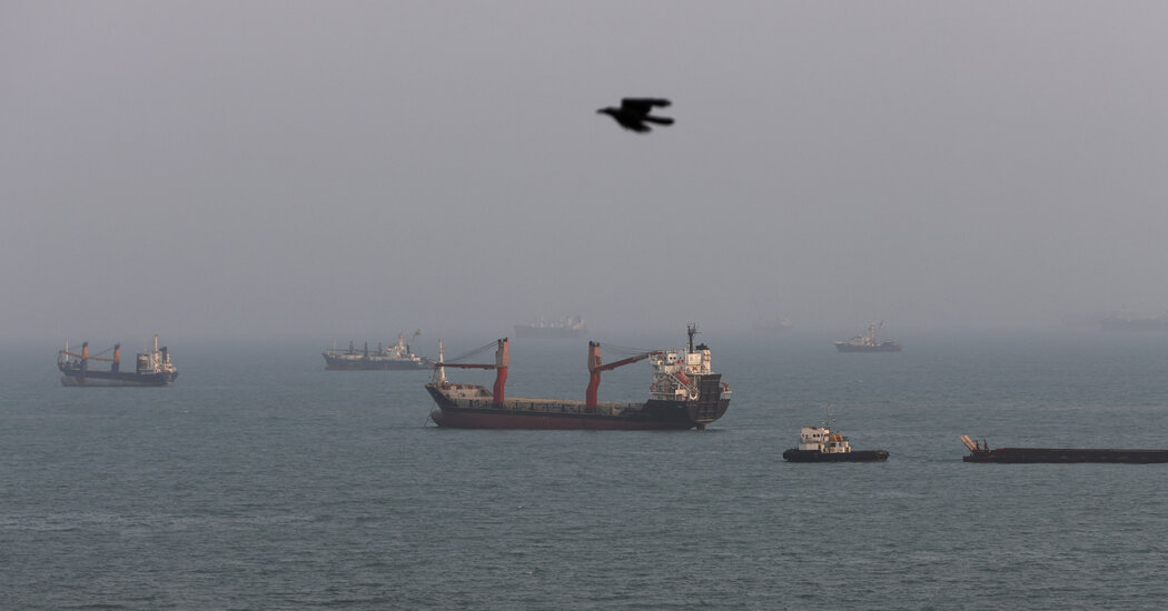 Hörmüz boğazında Çinlə əlaqəli üç tanker geri dönüb — Bloomberg
