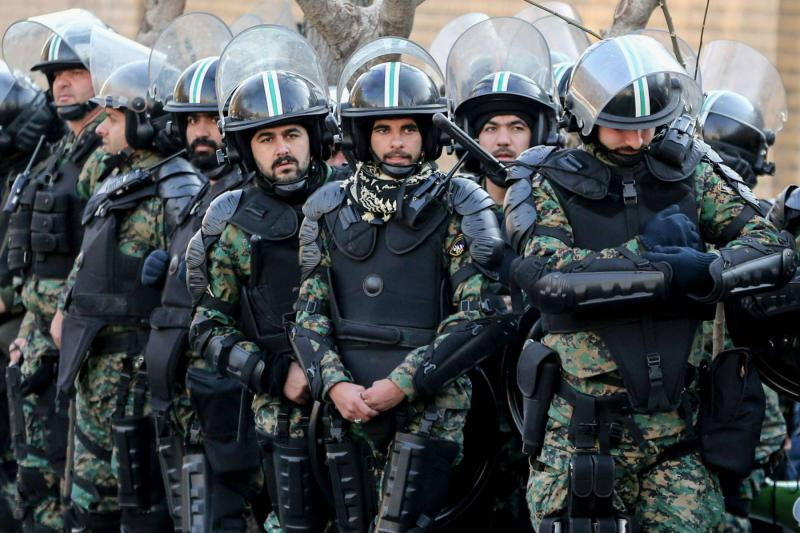 Təhlükəsizlik qüvvələri mağaza sahiblərinə kamera görüntülərini təhvil vermələri üçün təzyiq göstərir