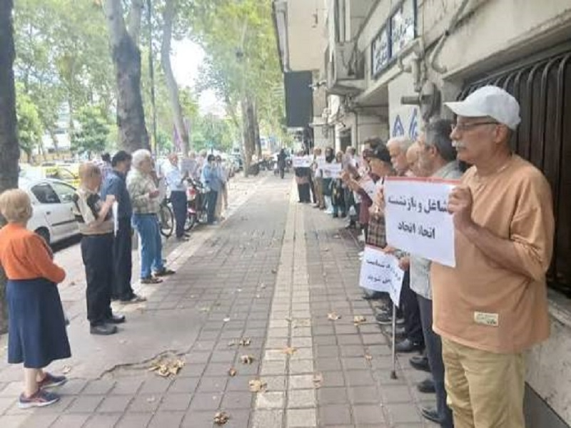 İranlı təqaüdçülər müharibə çağırışlarına etiraz etdilər