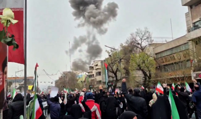 İran televiziyası Tehran meydanında böyük partlayışın olduğunu bildirir