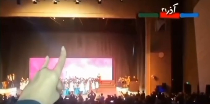 پایان نمایش کوراوغلو با تشویق ایستاده تماشاگران در تبریز