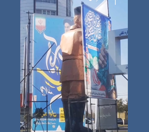 مجسمه دمیر آشیق در سایین‌قالا(شاهین‌دژ) پوشانده شده؛ برافراشتن نمادهای فارسگرایی در کشور برچیدن نمادهای آذربایجان