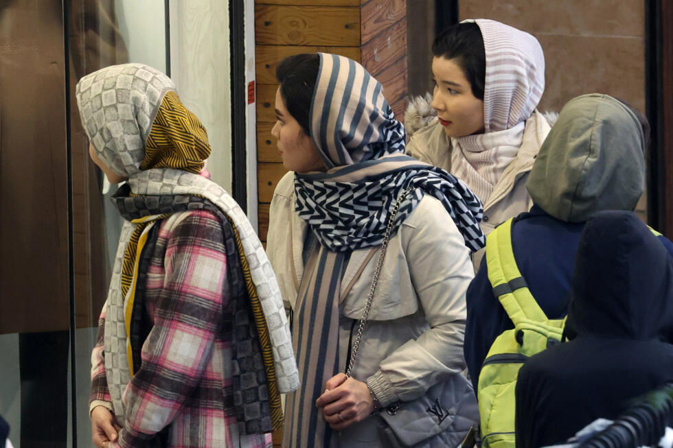 İranın radikal mühafizəkar qəzeti: Müharibə hicab qaydalarının tətbiqini yumşaltmaq üçün səbəb deyil