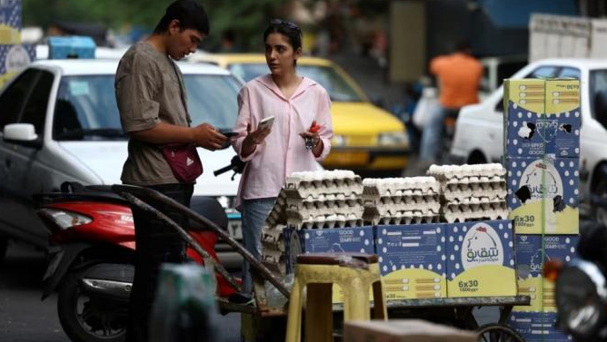 İranda həyat daha da bahalaşdı | 90 dollarlıq maaşla necə yaşamaq olar?