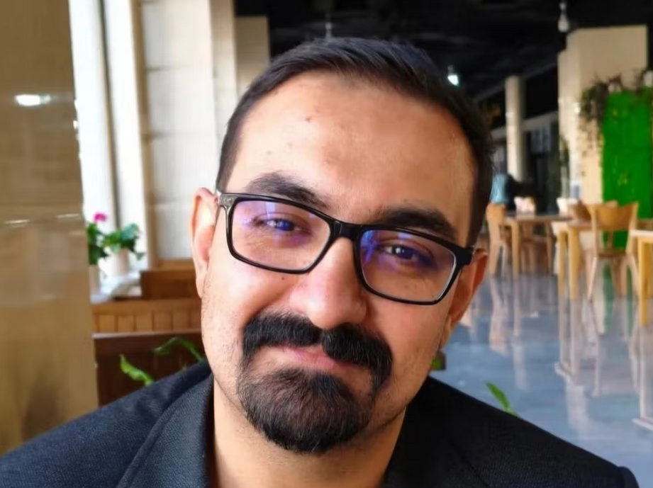 استاد دانشگاه زنجان به دلیل اعتراض به جنایات رژیم از تدریس محروم شد
