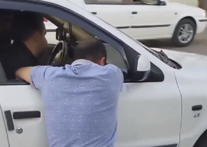 گریه برای نان شب فرزند؛ مامورین شهرداری اردبیل تنها دارایی یک دستفروش برای کسب درآمد را ضبط کردند