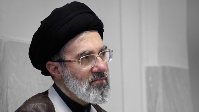 مجتبی خامنه‌ای فرماندهان جدید برای سپاه و ارتش منصوب کرد