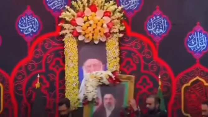 Müctəba Xameneinin “şəkli” ilə beyət mərasimi; istifadəçilər “karton lider” deyir (video)