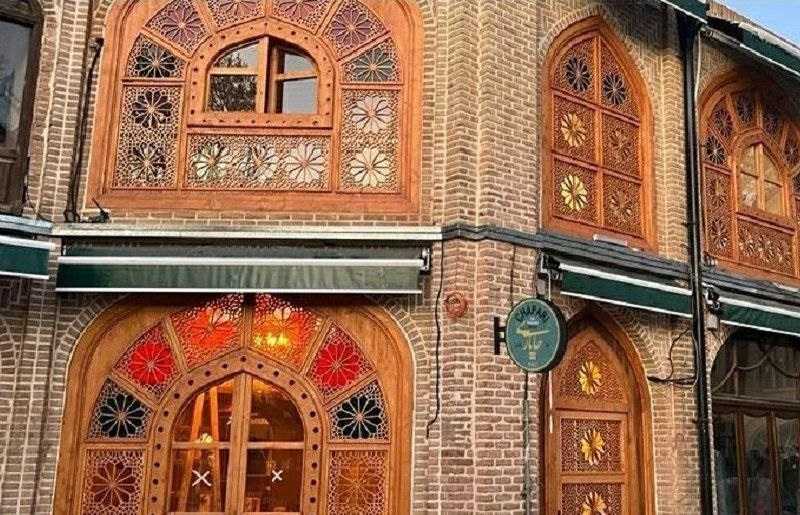 Cafes and restaurants closed in Tabriz market