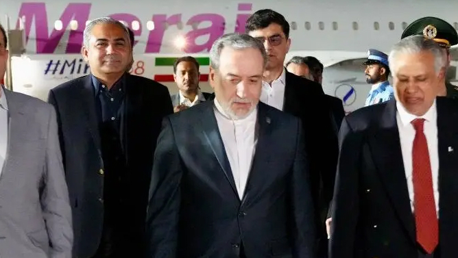 عباس عراقچی پاکستان را ترک کرد!